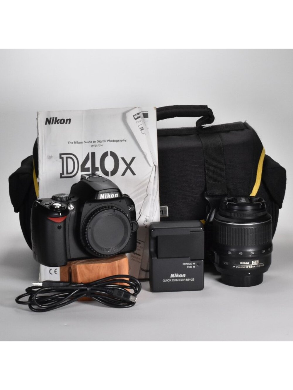 Nikon D40x DSLR Camera 10.2MP Nikon AFS 18-55mm VR Lens 12,463 Clicks